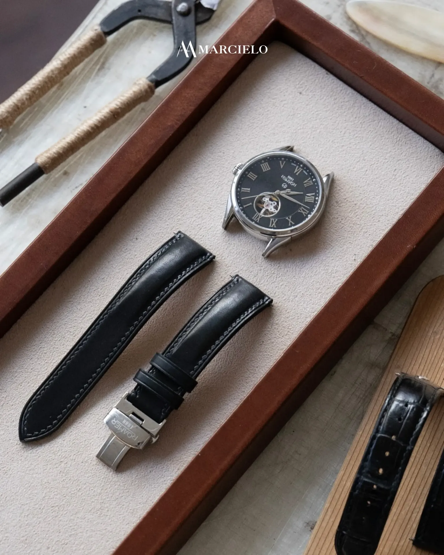 Dây đồng hồ thủ công - Roamer - Da Bò - Màu Đen