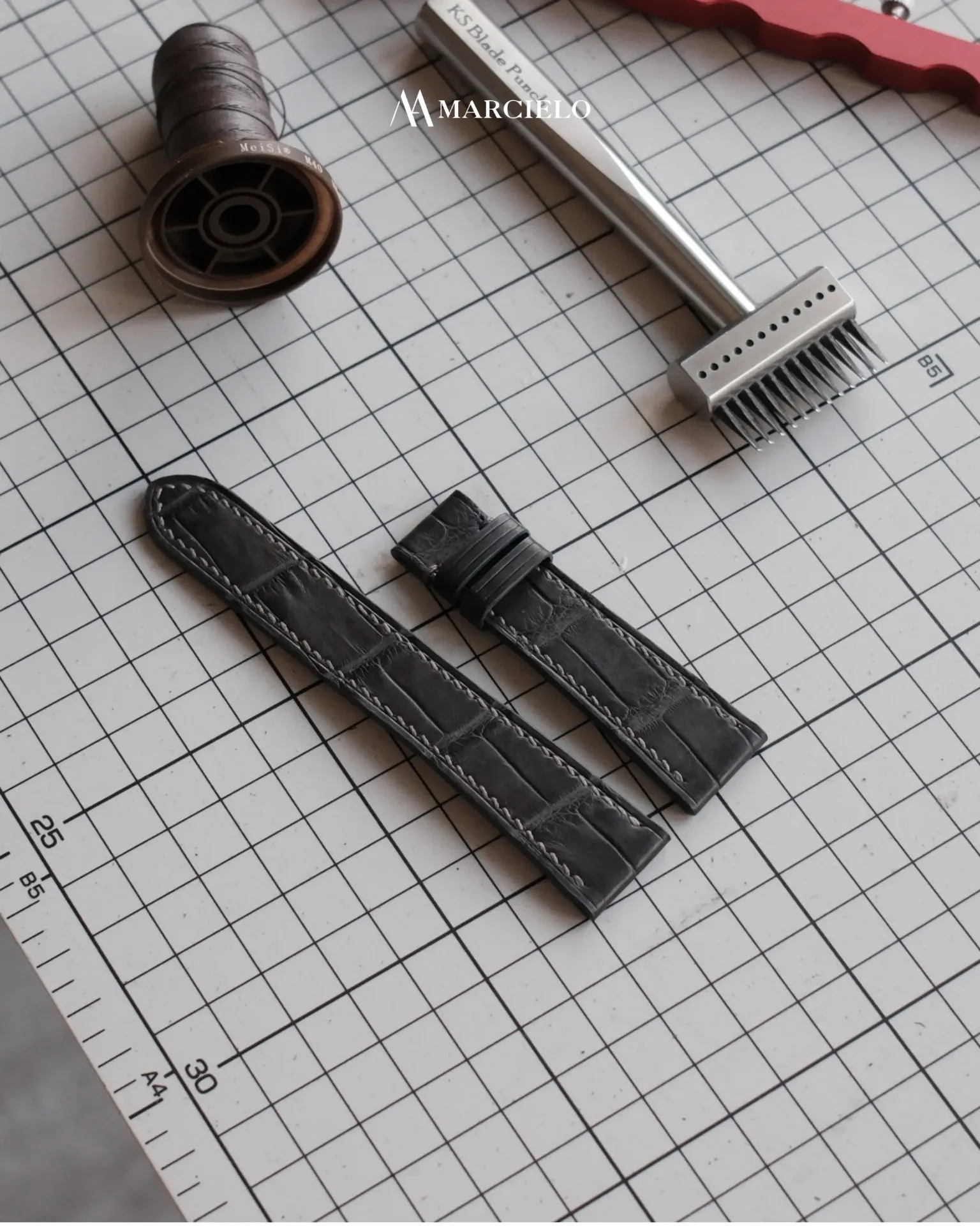 Dây đồng hồ thủ công - Seiko  - Da Cá Sấu - Màu Xám