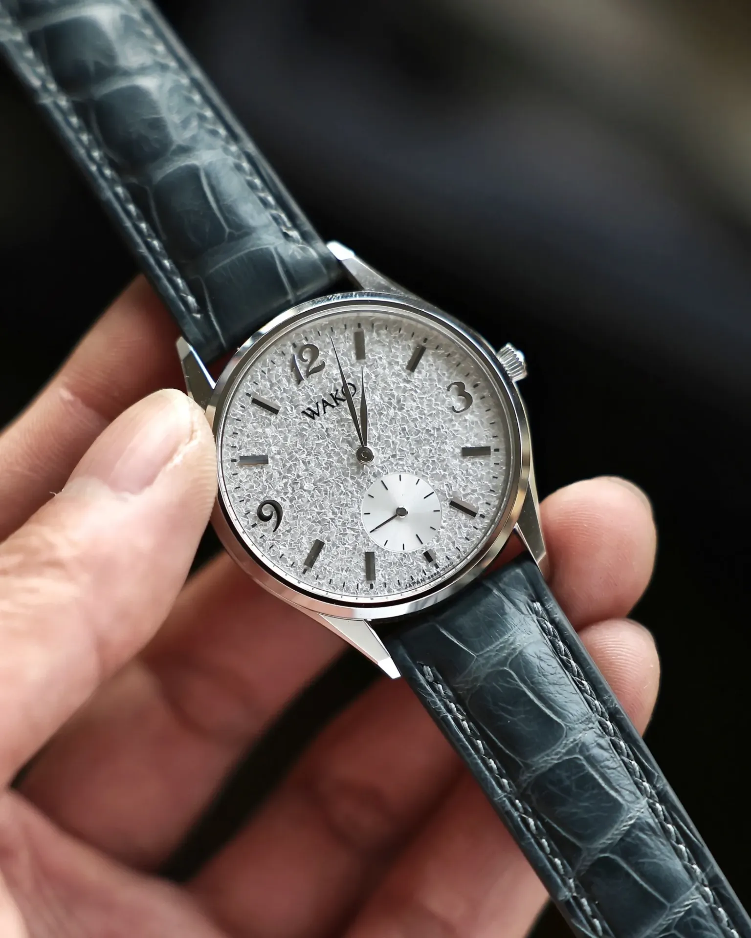 Dây đồng hồ thủ công - Wako  - Da Cá Sấu - Màu Xám Đen