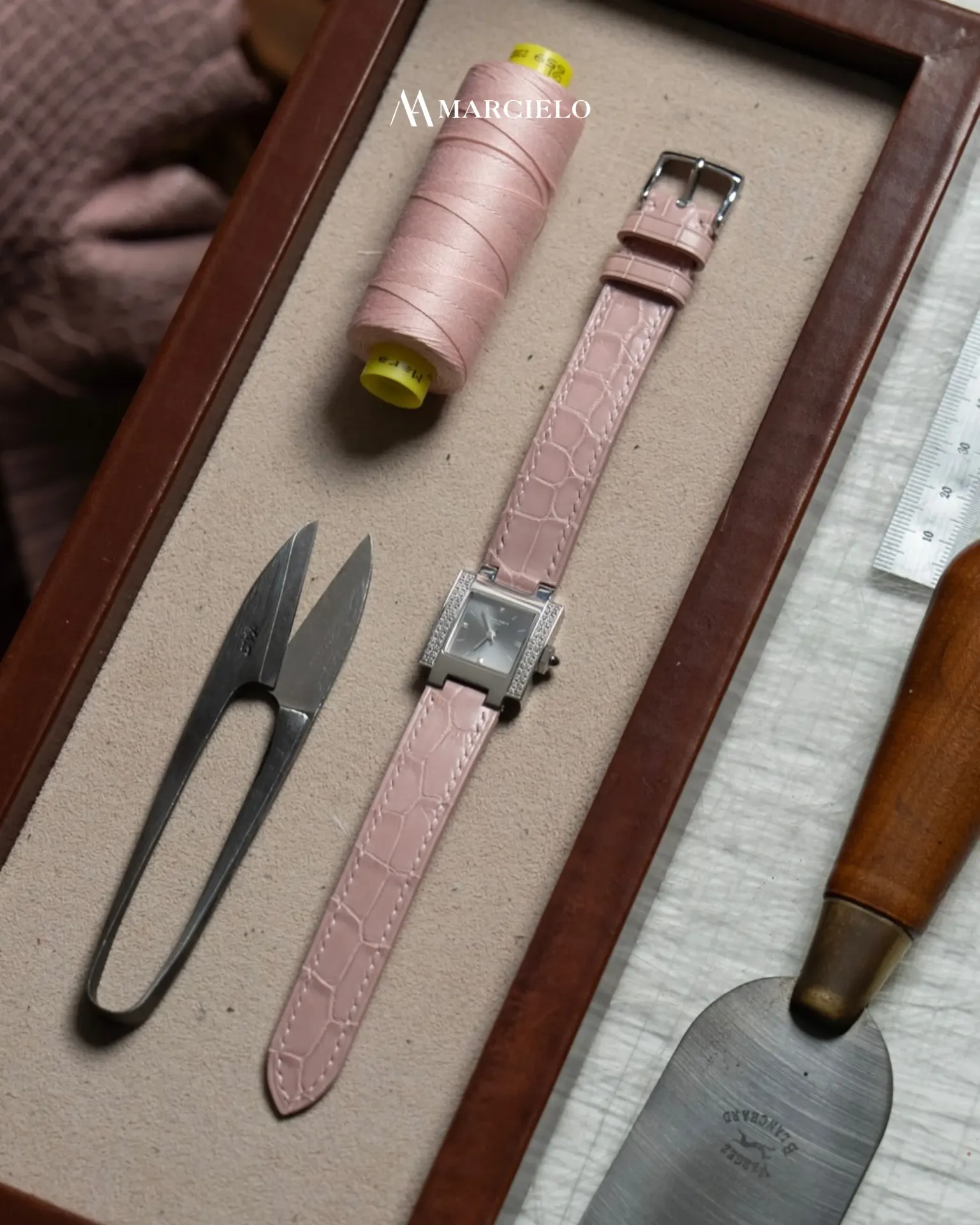 Dây đồng hồ thủ công - Chaumet - Da Cá Sấu - Màu Hồng