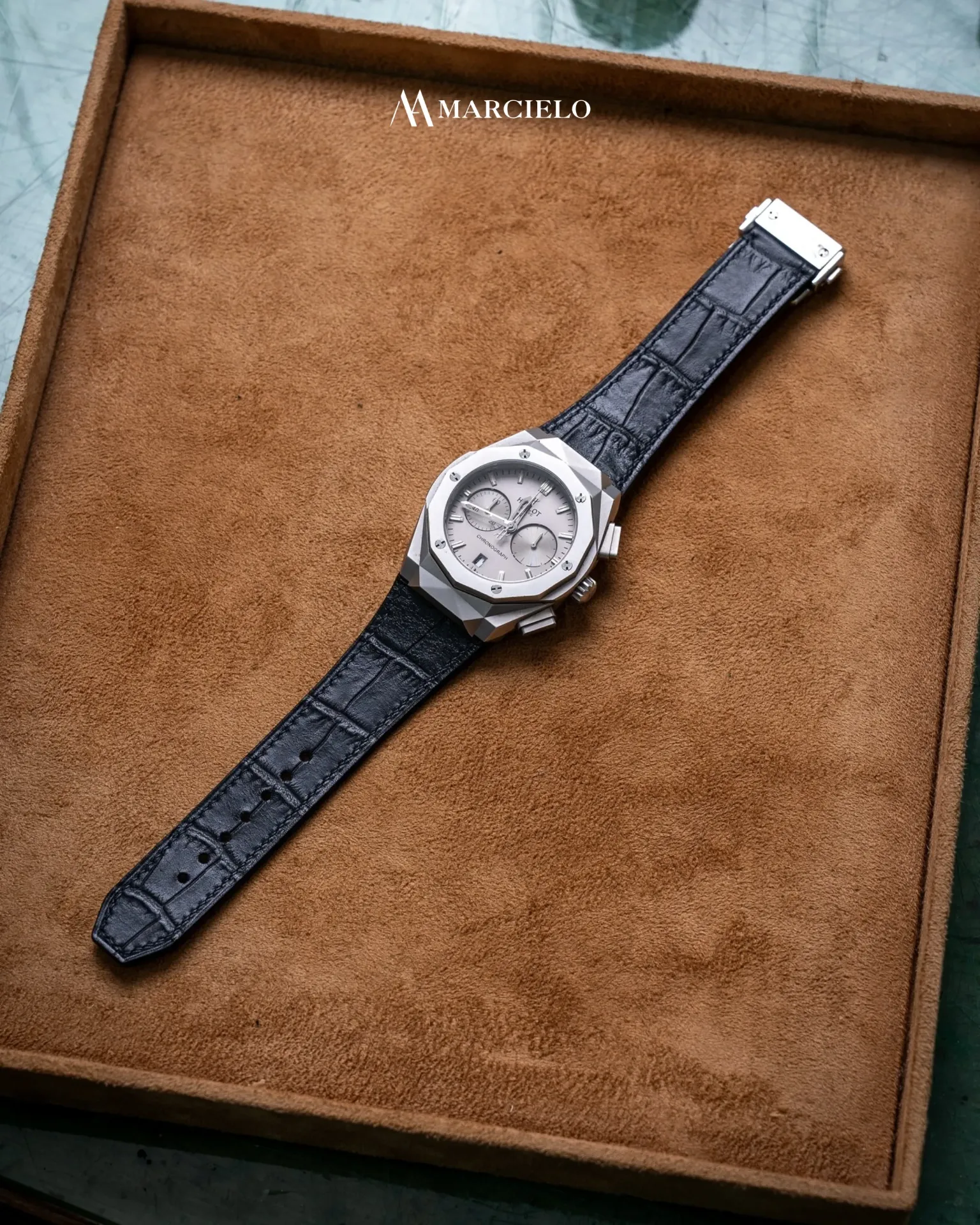 Dây đồng hồ thủ công - Hublot - Da Cá Sấu - Màu Đen