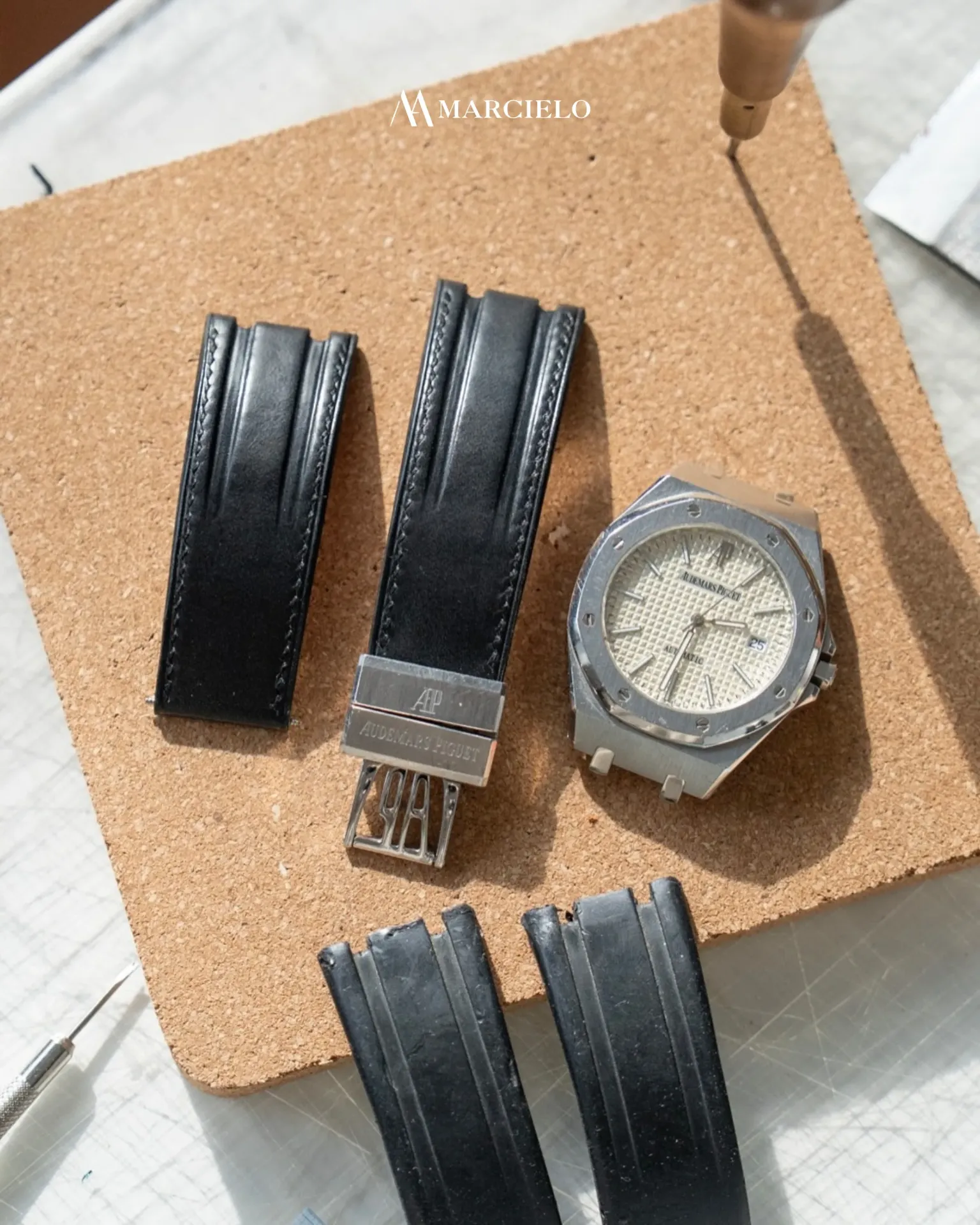 Dây đồng hồ thủ công - Audemars Piguet - Da bò Buttero - Màu Đen