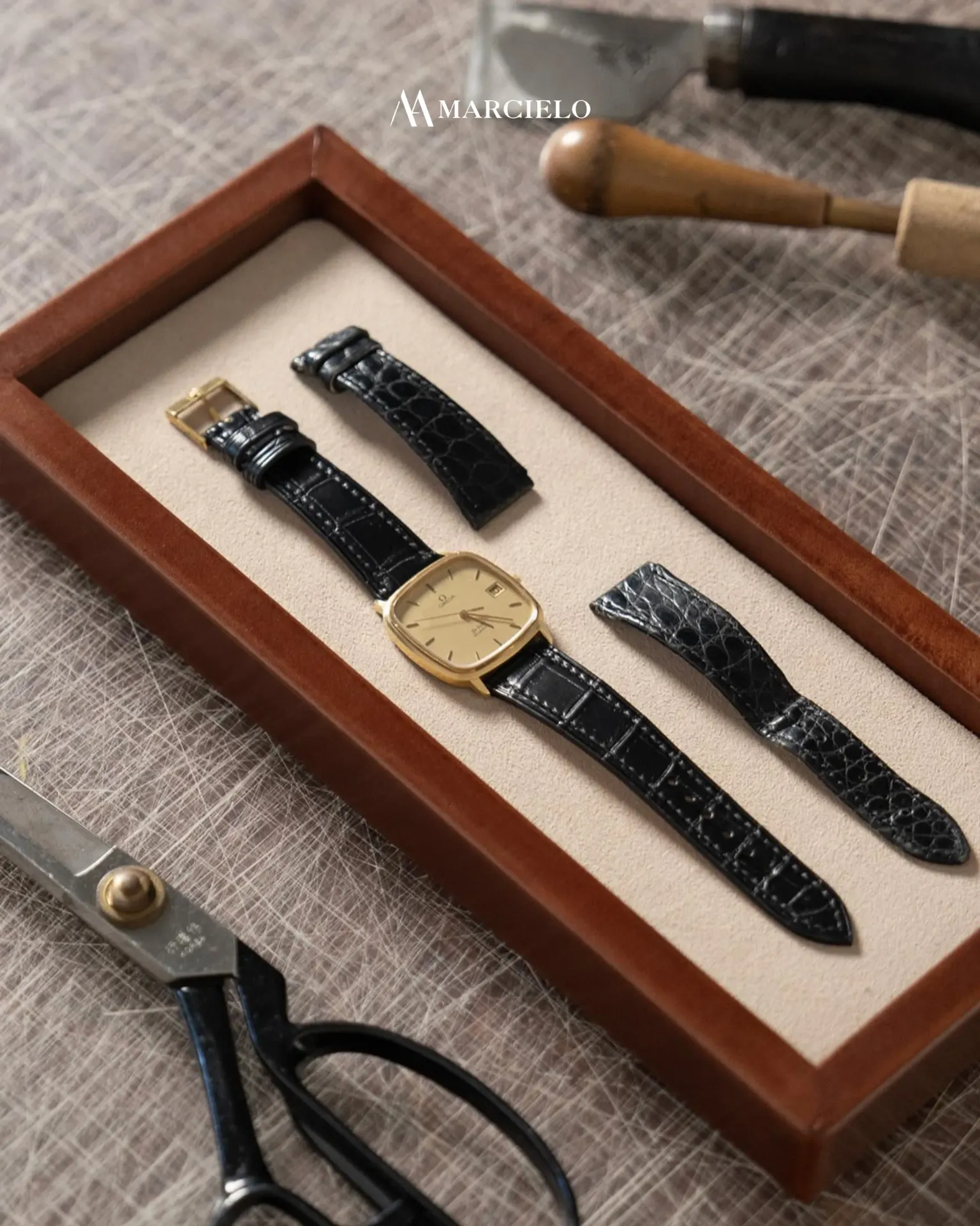 Dây đồng hồ thủ công - Omega De Ville Octagon- Da Cá Sấu - Màu Đen