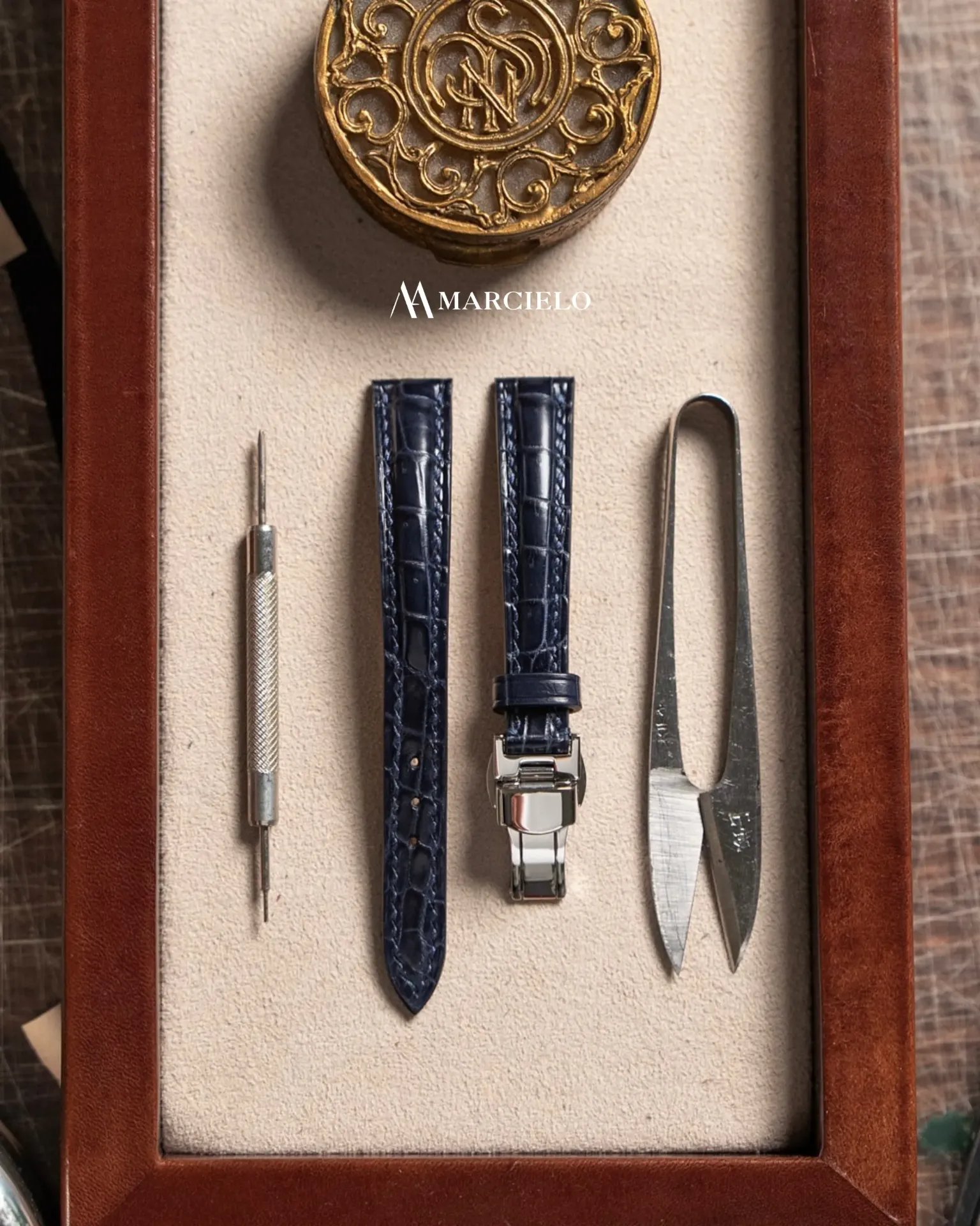 Dây đồng hồ thủ công - Omega - Da Cá Sấu - Màu Xanh Navy Đậm